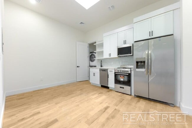 Building Photo - Brand New 2 Bed in Greenwood with W/D in u...