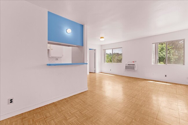 Building Photo - Spacious One Bedroom Apartment with Balcony!