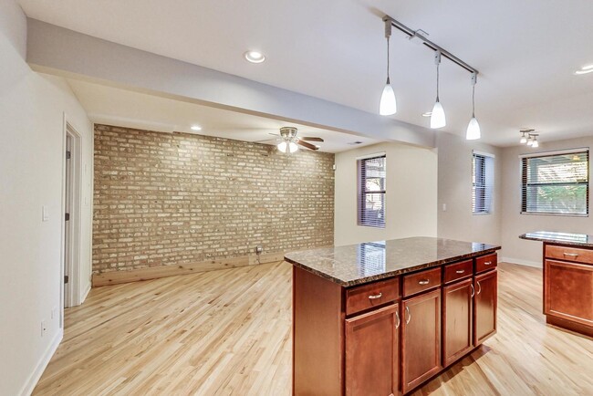 Building Photo - 4824 N Hoyne Ave