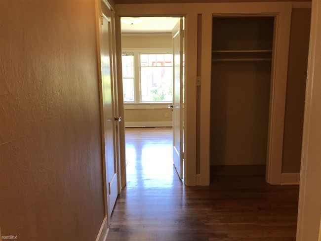 Building Photo - Studio, 1 bath  - Aloha Garden Court Apt #5
