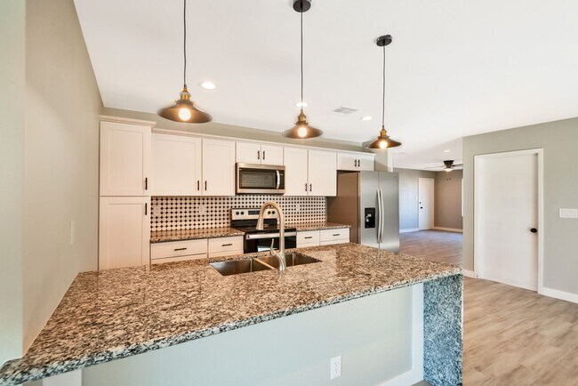 Foto del edificio - 5-Bedroom Tempe Home with Private Pool Near ASU Campus