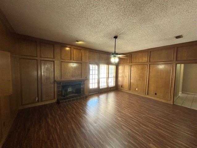 Foto del edificio - 2220 Teakwood Ln
