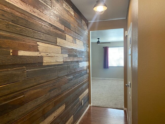 Building Photo - Charming, 3 story, 4 bed/3 bath on Corner Lot!