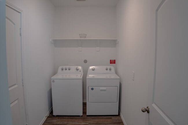 Building Photo - 5746 Hampton Valley Dr