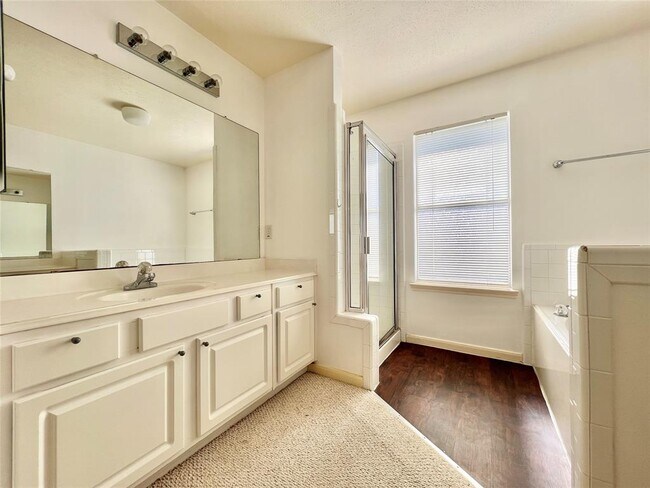 Building Photo - 8530 Regalbrook Dr