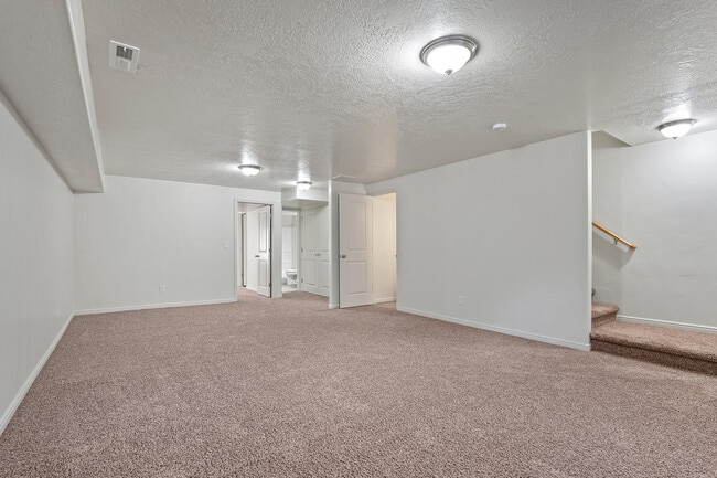 Building Photo - 490 E 700 S