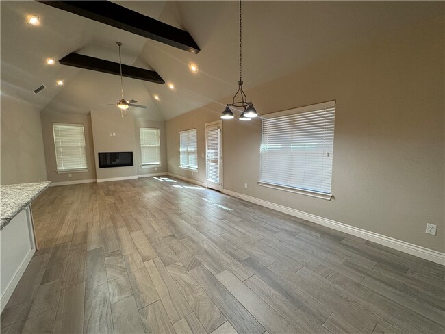 Building Photo - 1800 SW Riverstone Rd