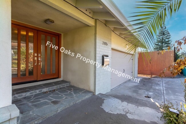 Building Photo - 2815 Stanford Ln