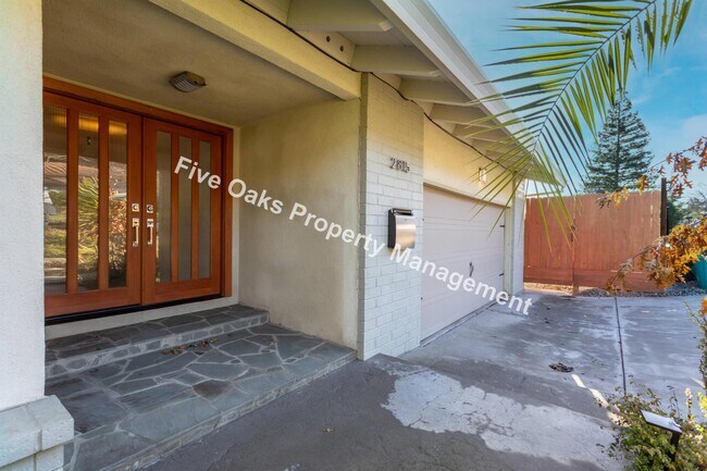 Foto del edificio - 2815 Stanford Ln