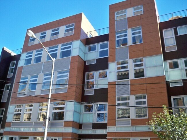 Building Photo - 12 Monitor St