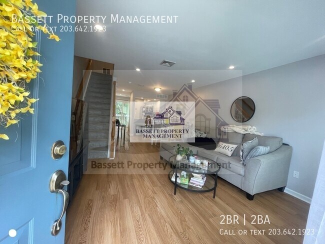 Building Photo - 40 Manorwood Dr