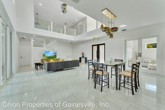 Foto del edificio - 5 br, 5 bath House - 10468 SW 32nd Ave