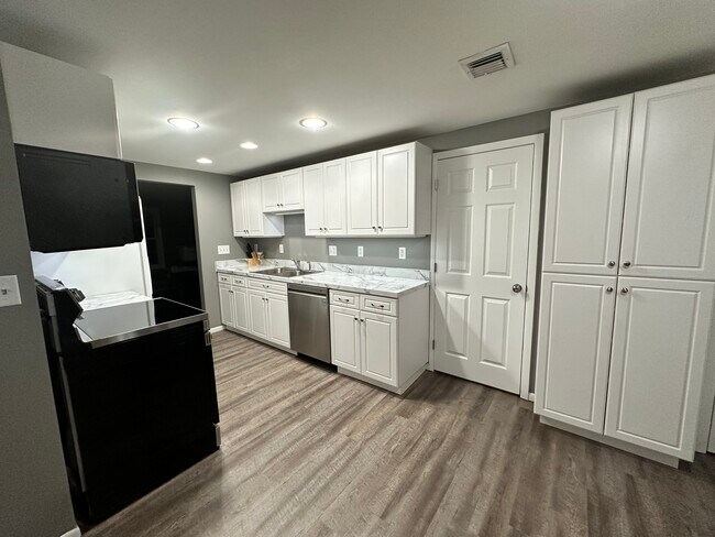 Foto del edificio - 4605 Beechcrest Dr