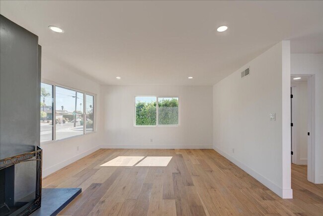 Building Photo - Experience Modern Elegance and an ADU in t...