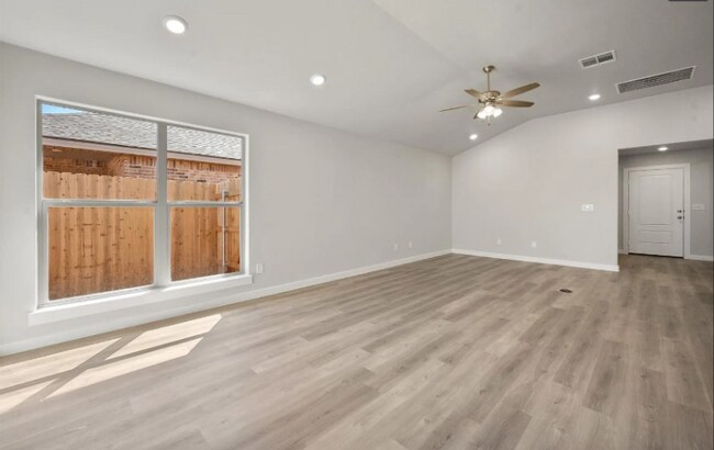 Building Photo - 2504 Abbeville Ave