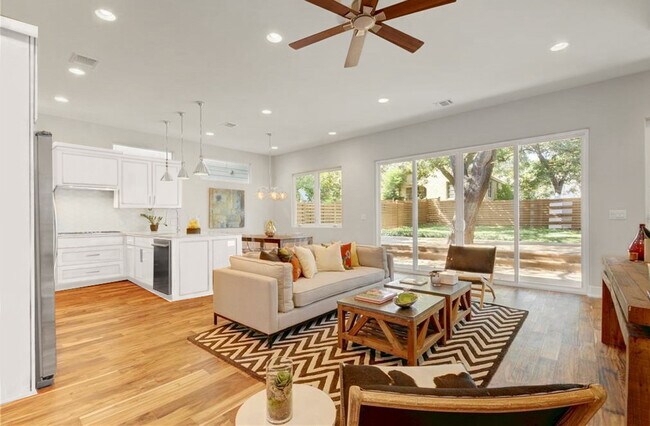Foto del edificio - 1208 Kinney Ave