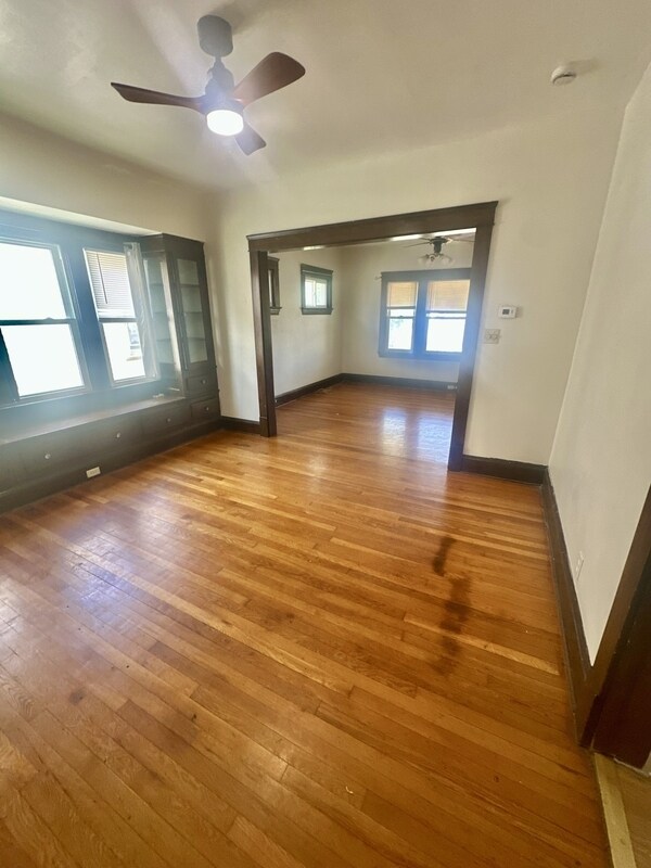 Foto del edificio - 9611 Larnder Ave