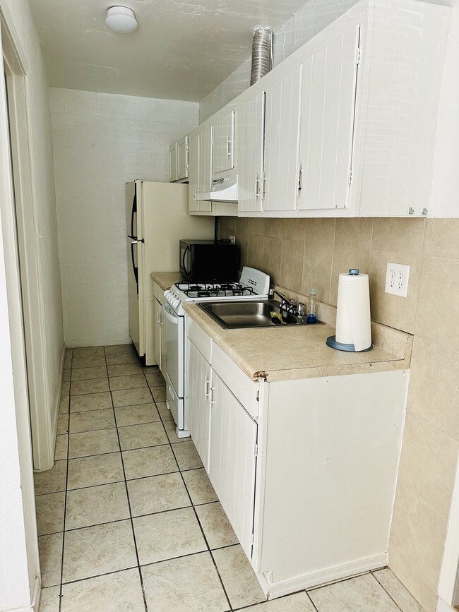 Building Photo - 3648 W Cheryl Dr