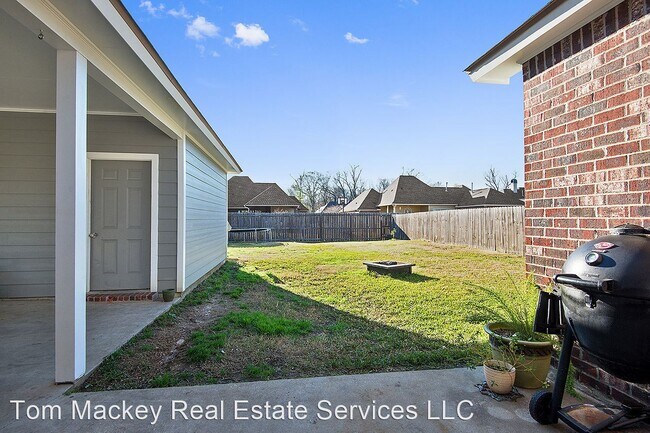 Foto del edificio - 3 br, 2 bath House - 13155 Dutchtown Lakes...
