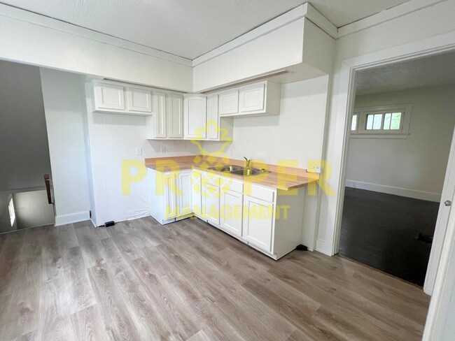 Building Photo - 3 bedrooms 1 bathrooms house for rent