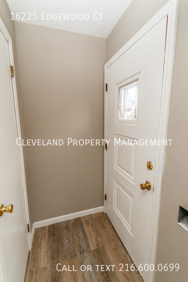 Building Photo - 16225 Edgewood Ct