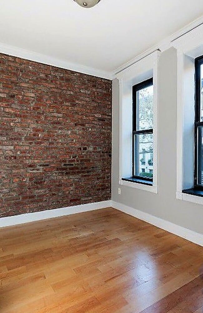 Building Photo - SPACIOUS Gramercy 2 Bedroom - Available Now
