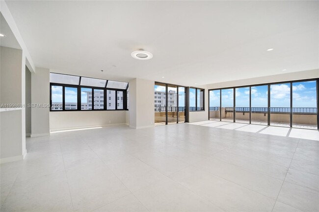 Foto del edificio - 251 Crandon Blvd