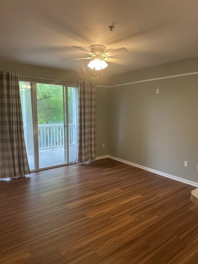Building Photo - 2801 Chancellorsville Dr