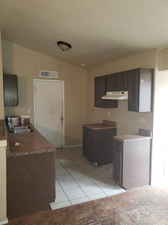 Foto del edificio - 5618 Hollow Pines Dr