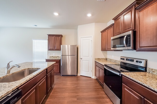 Building Photo - 580 Clover Cir