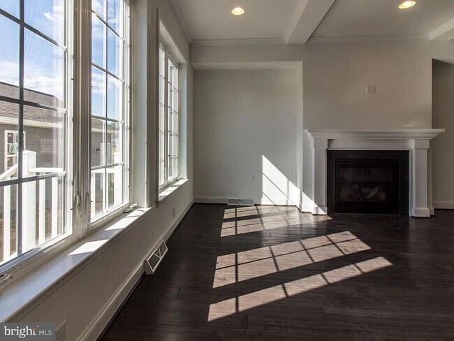 Building Photo - 413 Old Farm Ln