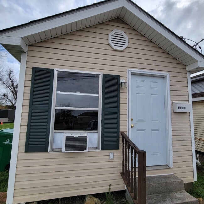 Building Photo - 1308 Cook St
