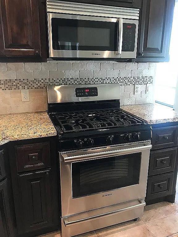 Foto del edificio - 3624 Oakridge Cir
