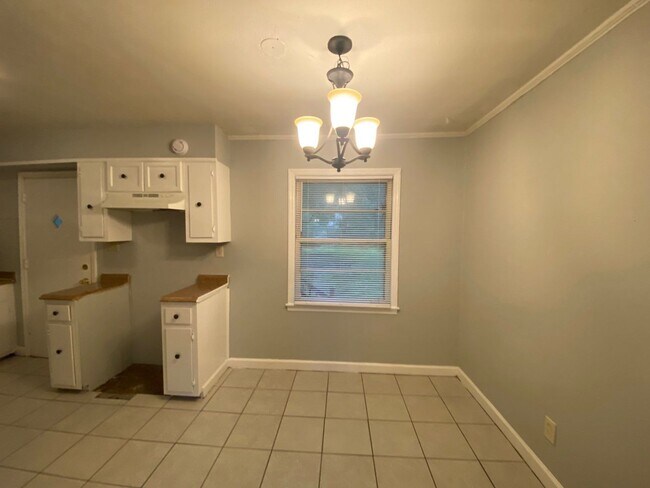 Building Photo - 2970 Chaucer Ln