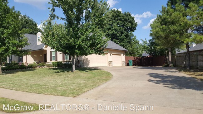 Building Photo - 5 br, 3 bath House - 734 W. 38th St.