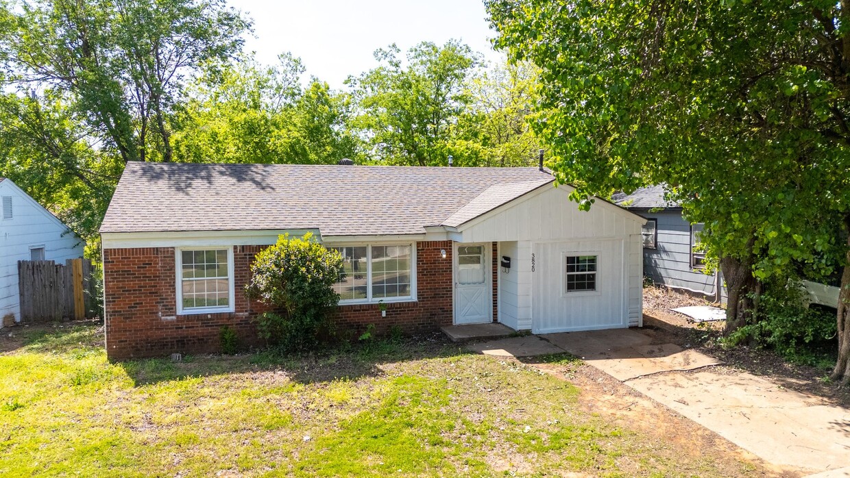 Foto principal - 4-Bedroom Must See!