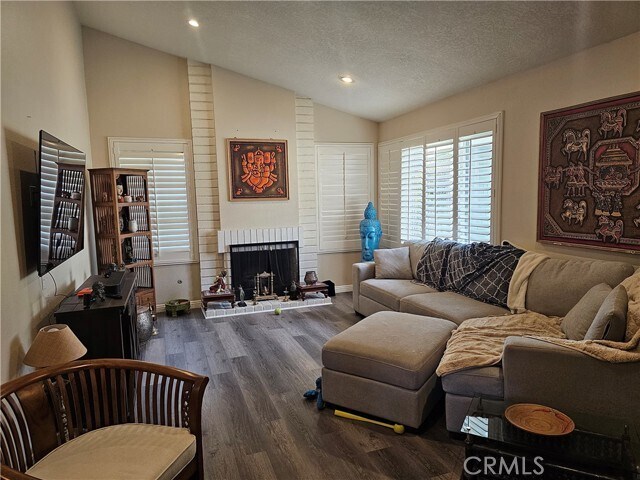 Foto del edificio - 19322 Vickie Ave