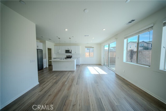 Foto del edificio - 558 Pablo Rd