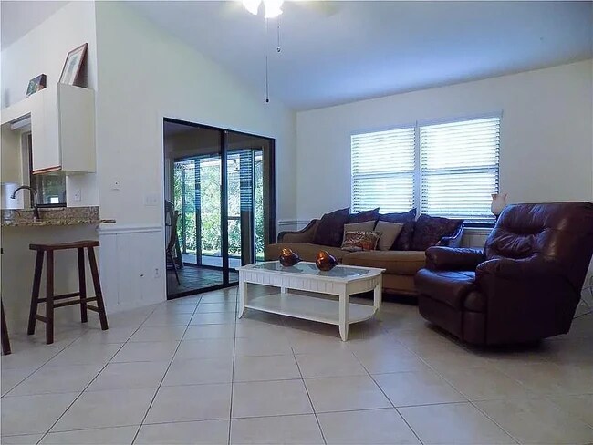 Foto del edificio - 615 Fox Run SW