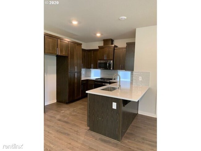 Foto del edificio - 3 br, 2.5 bath House - 6370 SE Genrosa St
