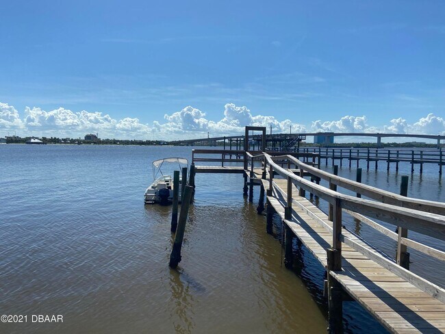 Foto del edificio - 2 bed condo overlooking the river
