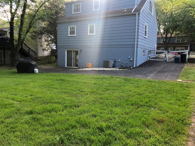 Building Photo - 4207 Glendale Rd