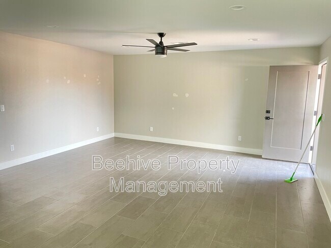 Foto del edificio - 4809 E Camino Cir