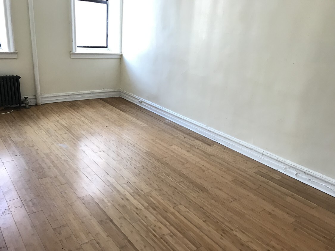 Primary Photo - 280 E 21st St