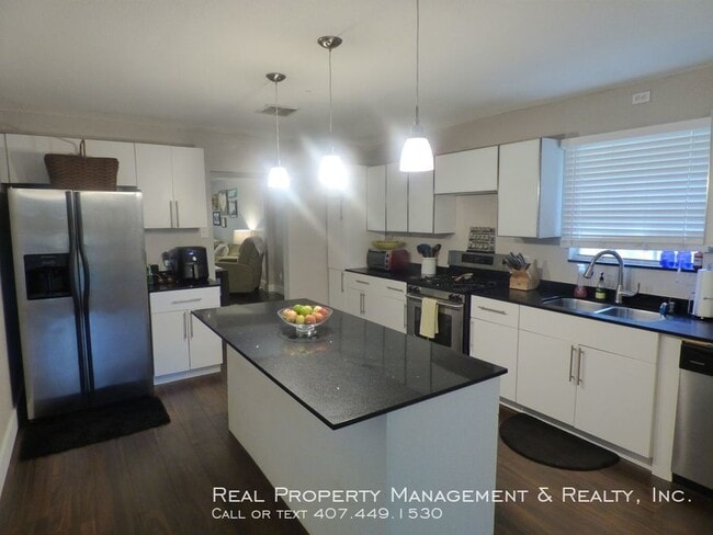 Building Photo - 3 BR / 2 BA in the Hourglass District