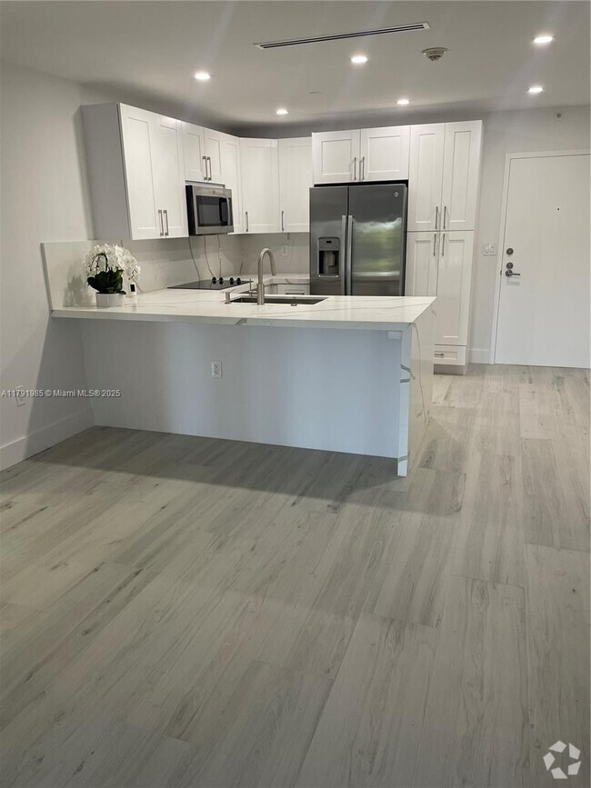 Building Photo - 575 Crandon Blvd