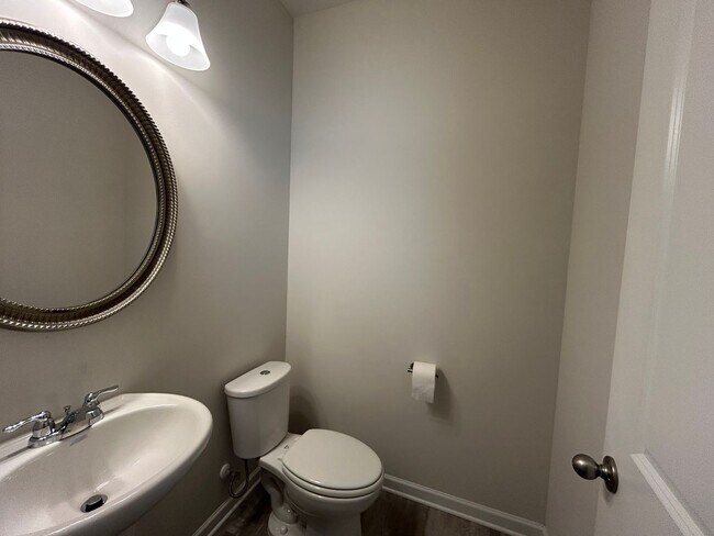 Foto del edificio - 3956 Lake Manor Way