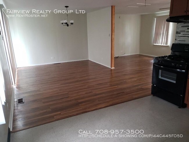 Building Photo - 3 bedroom in Sauk Village IL 60411