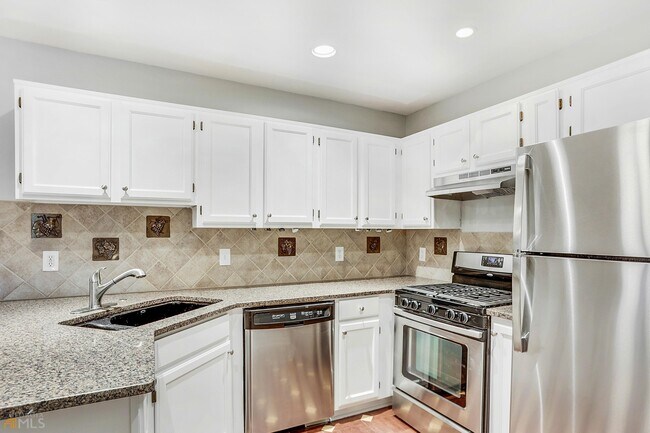 Building Photo - 1363 Yorkshire Ln
