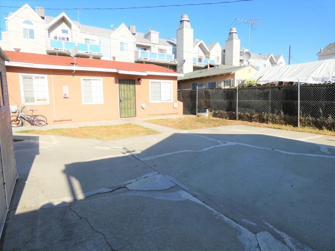Primary Photo - 1119 Rose Ave